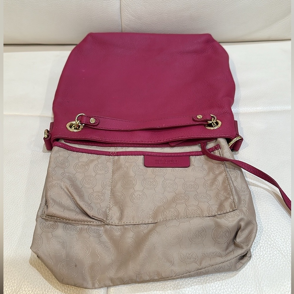 Michael Kors Women's Jet Set Genuine Lether Lain
Shoulder Bag Red/ Rose Pink - Picture 10 of 17